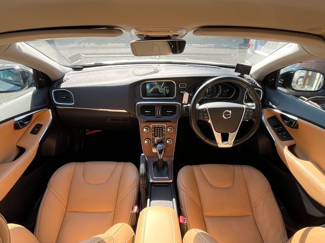 Ｖ４０ クロスカントリー　Ｄ４　サマム　１オーナー禁煙車／ＪＡＡＡ鑑定車／純正ナビ・地デジ・バックカメラ／ベージュ本革シート／アダプティブクルーズコントロール／衝突軽減／車線逸脱警告／ブラインドスポット／パークアシストパイロット（23枚目）