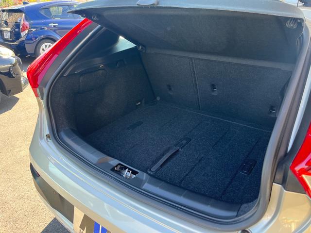 Ｖ４０ クロスカントリー　Ｄ４　サマム　１オーナー禁煙車／ＪＡＡＡ鑑定車／純正ナビ・地デジ・バックカメラ／ベージュ本革シート／アダプティブクルーズコントロール／衝突軽減／車線逸脱警告／ブラインドスポット／パークアシストパイロット（30枚目）