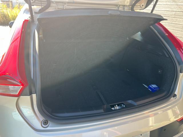 Ｖ４０ クロスカントリー　Ｄ４　サマム　１オーナー禁煙車／ＪＡＡＡ鑑定車／純正ナビ・地デジ・バックカメラ／ベージュ本革シート／アダプティブクルーズコントロール／衝突軽減／車線逸脱警告／ブラインドスポット／パークアシストパイロット（31枚目）