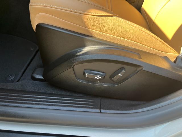 Ｖ４０ クロスカントリー　Ｄ４　サマム　１オーナー禁煙車／ＪＡＡＡ鑑定車／純正ナビ・地デジ・バックカメラ／ベージュ本革シート／アダプティブクルーズコントロール／衝突軽減／車線逸脱警告／ブラインドスポット／パークアシストパイロット（36枚目）