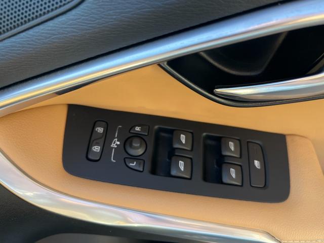 Ｖ４０ クロスカントリー　Ｄ４　サマム　１オーナー禁煙車／ＪＡＡＡ鑑定車／純正ナビ・地デジ・バックカメラ／ベージュ本革シート／アダプティブクルーズコントロール／衝突軽減／車線逸脱警告／ブラインドスポット／パークアシストパイロット（41枚目）