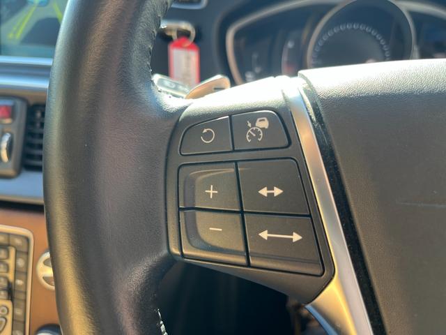 Ｖ４０ クロスカントリー　Ｄ４　サマム　１オーナー禁煙車／ＪＡＡＡ鑑定車／純正ナビ・地デジ・バックカメラ／ベージュ本革シート／アダプティブクルーズコントロール／衝突軽減／車線逸脱警告／ブラインドスポット／パークアシストパイロット（44枚目）