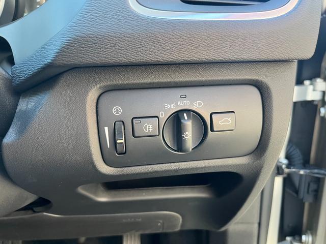 Ｖ４０ クロスカントリー　Ｄ４　サマム　１オーナー禁煙車／ＪＡＡＡ鑑定車／純正ナビ・地デジ・バックカメラ／ベージュ本革シート／アダプティブクルーズコントロール／衝突軽減／車線逸脱警告／ブラインドスポット／パークアシストパイロット（48枚目）