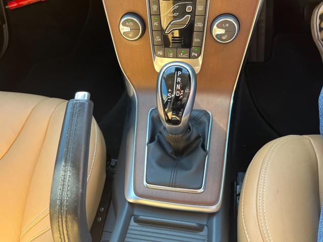 Ｖ４０ クロスカントリー　Ｄ４　サマム　１オーナー禁煙車／ＪＡＡＡ鑑定車／純正ナビ・地デジ・バックカメラ／ベージュ本革シート／アダプティブクルーズコントロール／衝突軽減／車線逸脱警告／ブラインドスポット／パークアシストパイロット（52枚目）