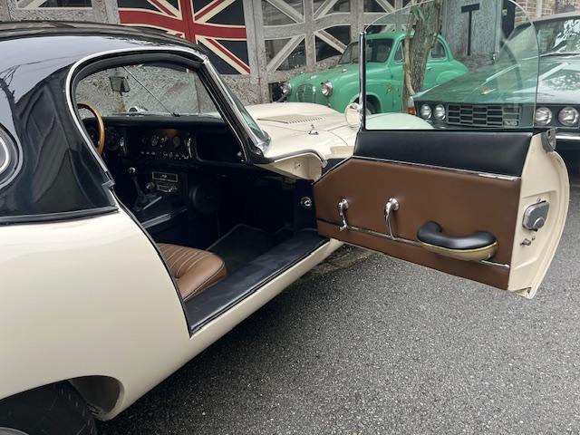 Eタイプ SI 4.2 ロードスター ボディー/内装フルレストア済み ハードトップ付き 幌/トノカバー新品(モヘア) 左ハンドル 検査2年付き(5枚目)