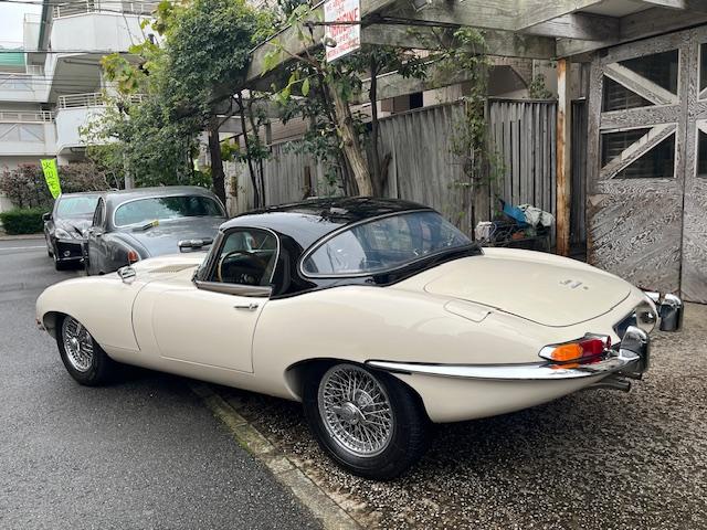 Eタイプ SI 4.2 ロードスター ボディー/内装フルレストア済み ハードトップ付き 幌/トノカバー新品(モヘア) 左ハンドル 検査2年付き(13枚目)