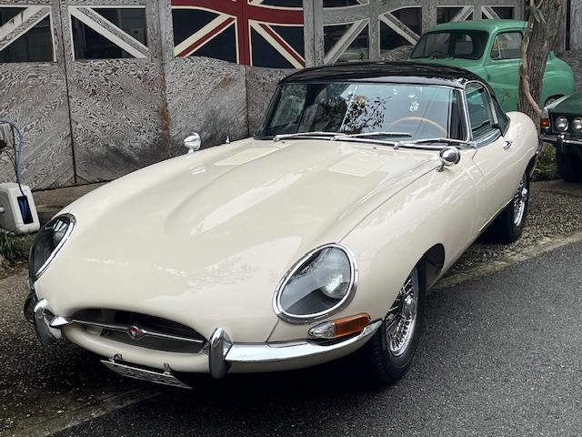 Eタイプ SI 4.2 ロードスター ボディー/内装フルレストア済み ハードトップ付き 幌/トノカバー新品(モヘア) 左ハンドル 検査2年付き(14枚目)