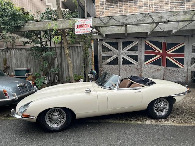 Eタイプ SI 4.2 ロードスター ボディー/内装フルレストア済み ハードトップ付き 幌/トノカバー新品(モヘア) 左ハンドル 検査2年付き(16枚目)