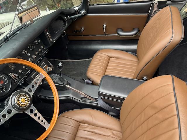 Eタイプ SI 4.2 ロードスター ボディー/内装フルレストア済み ハードトップ付き 幌/トノカバー新品(モヘア) 左ハンドル 検査2年付き(20枚目)