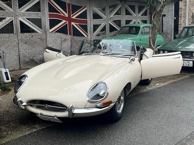 Eタイプ SI 4.2 ロードスター ボディー/内装フルレストア済み ハードトップ付き 幌/トノカバー新品(モヘア) 左ハンドル 検査2年付き(29枚目)