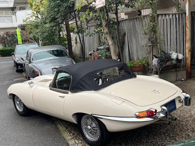 Eタイプ SI 4.2 ロードスター ボディー/内装フルレストア済み ハードトップ付き 幌/トノカバー新品(モヘア) 左ハンドル 検査2年付き(34枚目)