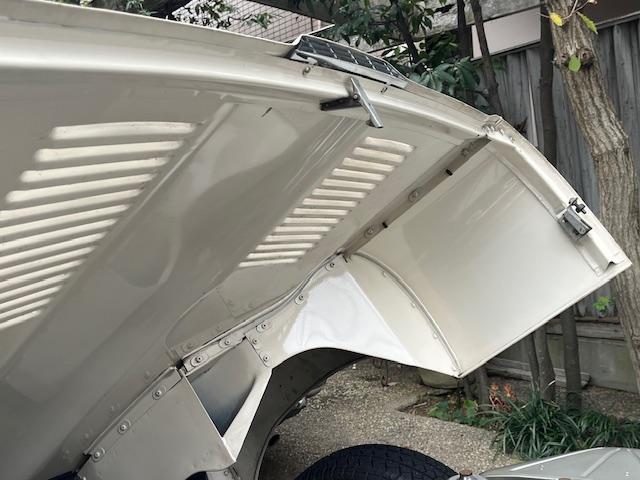 Eタイプ SI 4.2 ロードスター ボディー/内装フルレストア済み ハードトップ付き 幌/トノカバー新品(モヘア) 左ハンドル 検査2年付き(45枚目)