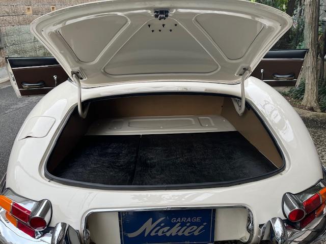 Eタイプ SI 4.2 ロードスター ボディー/内装フルレストア済み ハードトップ付き 幌/トノカバー新品(モヘア) 左ハンドル 検査2年付き(51枚目)