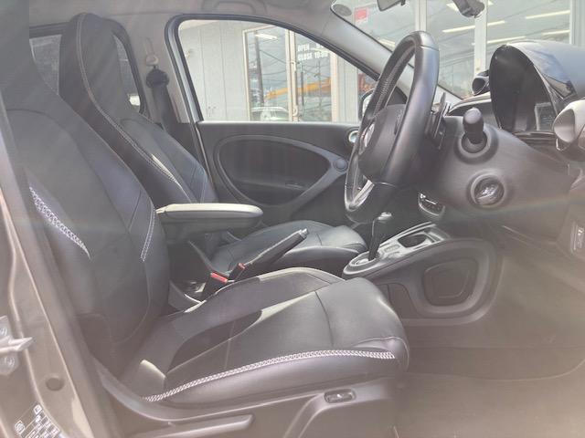 スマートフォーフォー BRABUS エクスクルーシブ 取説・保証書・スペアーキー・ガラスルーフ・パナソニックスマホ連携SDナビ・TV・ETC・Bカメラ・ドライブレコーダー・シートヒーター・タイヤ前後新品交換済・車検2027年9月(8枚目)