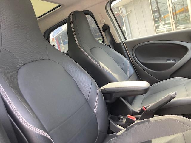 スマートフォーフォー BRABUS エクスクルーシブ 取説・保証書・スペアーキー・ガラスルーフ・パナソニックスマホ連携SDナビ・TV・ETC・Bカメラ・ドライブレコーダー・シートヒーター・タイヤ前後新品交換済・車検2027年9月(9枚目)