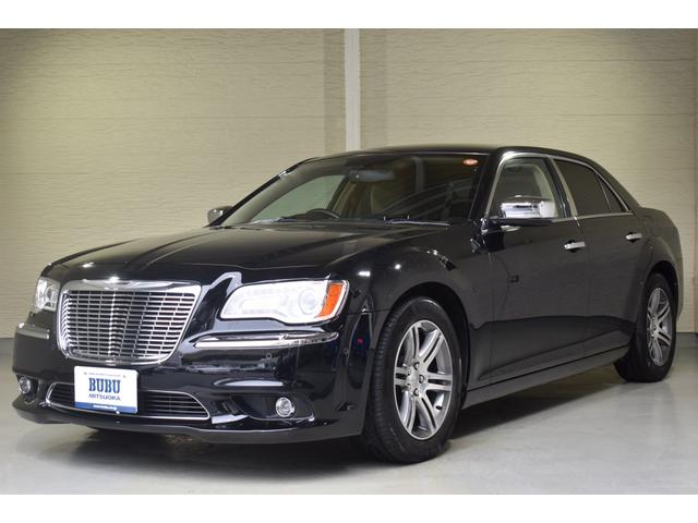 クライスラー・３００ ３００リミテッド＋　２０１３年モデル　正規ディーラー車　当店管理ユーザー様下取り車　純正Ｐａｎａｓｏｎｉｃストラーダナビ＆地デジＴＶ　バックカメラ　純正ＥＴＣ車載器　前後障害物センサー　バイキセノンＨＬ　スマートキー（20枚目）