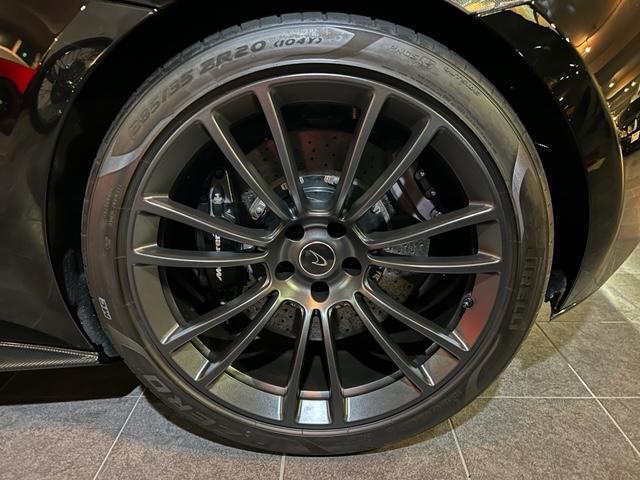 マクラーレン 570S MEOカーボンエクステリアパック フロント