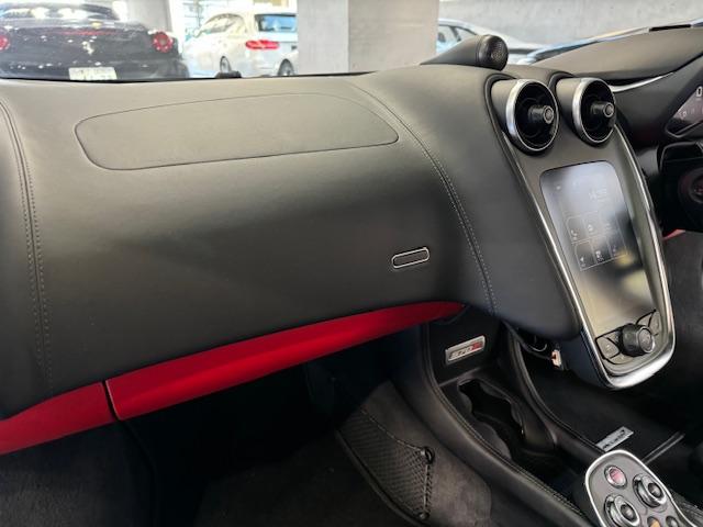 マクラーレン 570S MEOカーボンエクステリアパック フロント