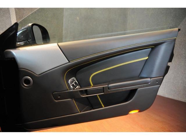 ＤＢ９ クーペ　特別仕様車　カーボンブラック　Ｐａｎａｓｏｎｉｃ製ナビ（13枚目）