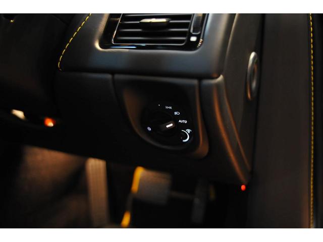 ＤＢ９ クーペ　特別仕様車　カーボンブラック　Ｐａｎａｓｏｎｉｃ製ナビ（18枚目）