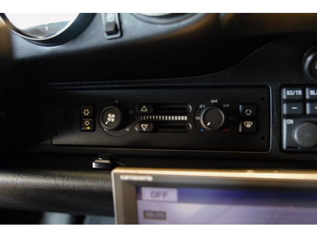 ９１１ ９１１　Ｃａｒｒｅｒａ　ＭＩＺＷＡ　Ｄ車　１７インチＣｕｐホイール　Ｃａｒｒｅａブラックエンブレム　キーレスリモコン　純正カセットカロッツェリアナビ　ＣＤ／ＤＶＤプレーヤー　Ｆ／Ｒカメラ（10枚目）