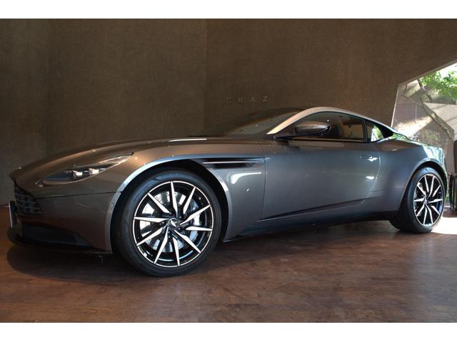 DB11 ローンチエディション 世界限定1000台シルバールーフストレーキ AstonMartin Wingsヘッドレスト刺繍 B&O BeoSoundオーディオ シートヒーター、ベンチレーション ンテンポラリーアルカンターラルーフ(2枚目)