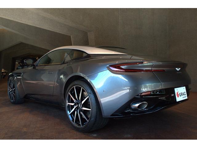 DB11 ローンチエディション 世界限定1000台シルバールーフストレーキ AstonMartin Wingsヘッドレスト刺繍 B&O BeoSoundオーディオ シートヒーター、ベンチレーション ンテンポラリーアルカンターラルーフ(3枚目)