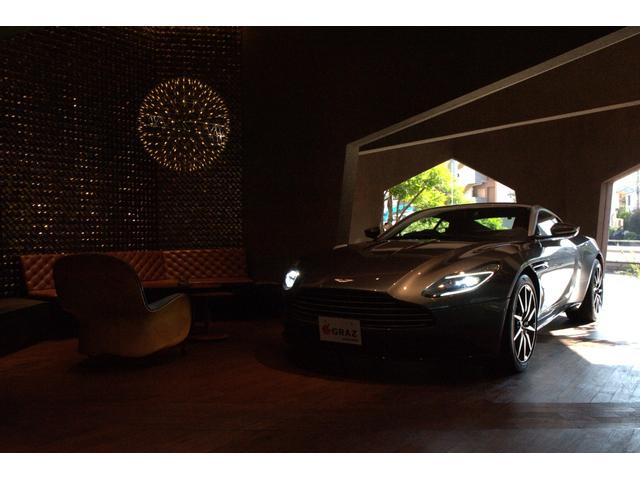 DB11 ローンチエディション 世界限定1000台シルバールーフストレーキ AstonMartin Wingsヘッドレスト刺繍 B&O BeoSoundオーディオ シートヒーター、ベンチレーション ンテンポラリーアルカンターラルーフ(8枚目)