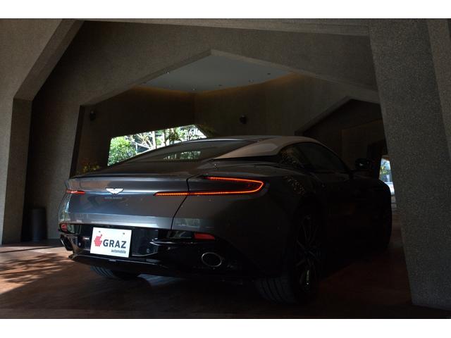 DB11 ローンチエディション 世界限定1000台シルバールーフストレーキ AstonMartin Wingsヘッドレスト刺繍 B&O BeoSoundオーディオ シートヒーター、ベンチレーション ンテンポラリーアルカンターラルーフ(9枚目)