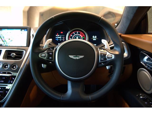 DB11 ローンチエディション 世界限定1000台シルバールーフストレーキ AstonMartin Wingsヘッドレスト刺繍 B&O BeoSoundオーディオ シートヒーター、ベンチレーション ンテンポラリーアルカンターラルーフ(10枚目)