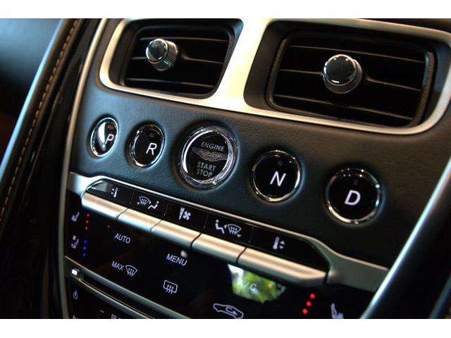 DB11 ローンチエディション 世界限定1000台シルバールーフストレーキ AstonMartin Wingsヘッドレスト刺繍 B&O BeoSoundオーディオ シートヒーター、ベンチレーション ンテンポラリーアルカンターラルーフ(16枚目)