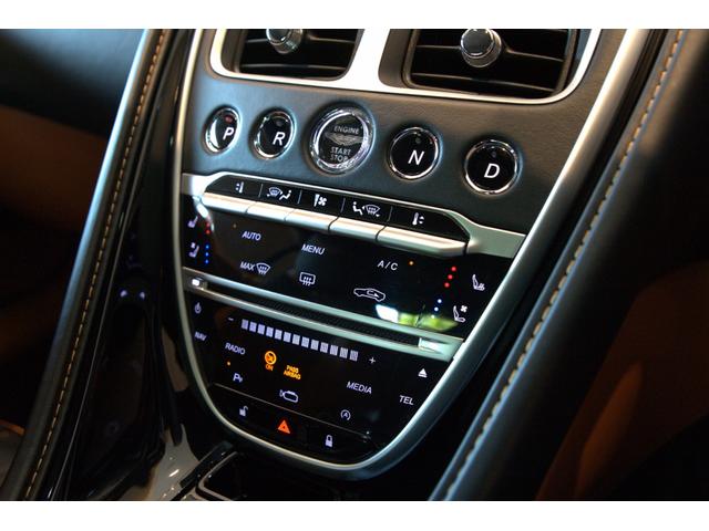 DB11 ローンチエディション 世界限定1000台シルバールーフストレーキ AstonMartin Wingsヘッドレスト刺繍 B&O BeoSoundオーディオ シートヒーター、ベンチレーション ンテンポラリーアルカンターラルーフ(17枚目)