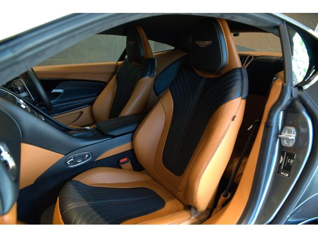 DB11 ローンチエディション 世界限定1000台シルバールーフストレーキ AstonMartin Wingsヘッドレスト刺繍 B&O BeoSoundオーディオ シートヒーター、ベンチレーション ンテンポラリーアルカンターラルーフ(19枚目)