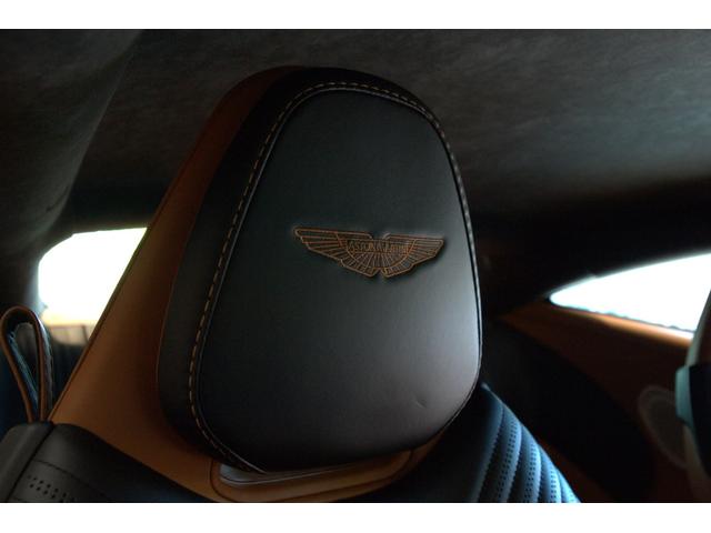 DB11 ローンチエディション 世界限定1000台シルバールーフストレーキ AstonMartin Wingsヘッドレスト刺繍 B&O BeoSoundオーディオ シートヒーター、ベンチレーション ンテンポラリーアルカンターラルーフ(25枚目)