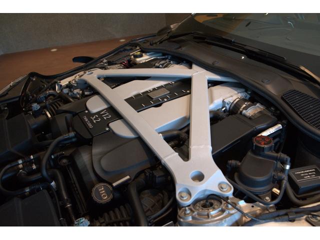 DB11 ローンチエディション 世界限定1000台シルバールーフストレーキ AstonMartin Wingsヘッドレスト刺繍 B&O BeoSoundオーディオ シートヒーター、ベンチレーション ンテンポラリーアルカンターラルーフ(26枚目)