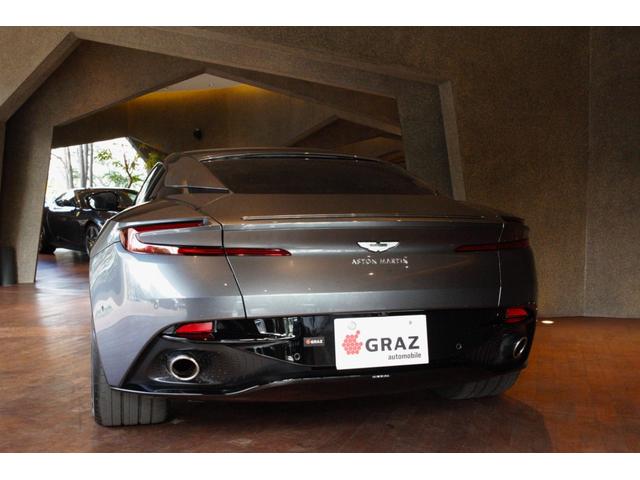 ＤＢ１１ ５．２Ｌ　左ハンドル　カーボンファイバーインテリアトリムパック　Ｂ＆Ｏ　ヘッドレスト刺繍　ネクサスキルティング　アイボリーアルカンターラルーフライニング　エクステリアブラックパック　ユニオンフラッグバッジ（4枚目）