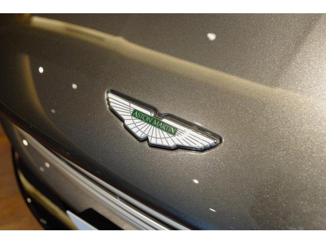 ＤＢ１１ ５．２Ｌ　左ハンドル　カーボンファイバーインテリアトリムパック　Ｂ＆Ｏ　ヘッドレスト刺繍　ネクサスキルティング　アイボリーアルカンターラルーフライニング　エクステリアブラックパック　ユニオンフラッグバッジ（6枚目）