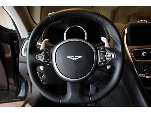 ＤＢ１１ ５．２Ｌ　左ハンドル　カーボンファイバーインテリアトリムパック　Ｂ＆Ｏ　ヘッドレスト刺繍　ネクサスキルティング　アイボリーアルカンターラルーフライニング　エクステリアブラックパック　ユニオンフラッグバッジ（8枚目）