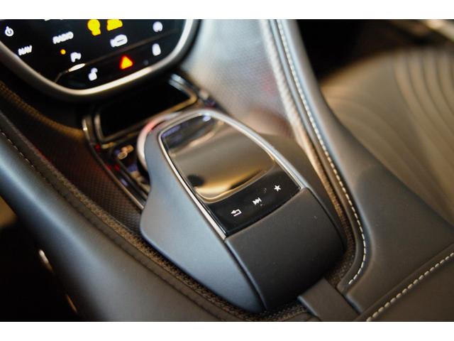 ＤＢ１１ ５．２Ｌ　左ハンドル　カーボンファイバーインテリアトリムパック　Ｂ＆Ｏ　ヘッドレスト刺繍　ネクサスキルティング　アイボリーアルカンターラルーフライニング　エクステリアブラックパック　ユニオンフラッグバッジ（14枚目）