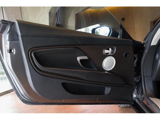 ＤＢ１１ ５．２Ｌ　左ハンドル　カーボンファイバーインテリアトリムパック　Ｂ＆Ｏ　ヘッドレスト刺繍　ネクサスキルティング　アイボリーアルカンターラルーフライニング　エクステリアブラックパック　ユニオンフラッグバッジ（15枚目）