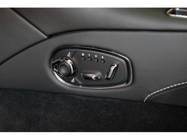 ＤＢ１１ ５．２Ｌ　左ハンドル　カーボンファイバーインテリアトリムパック　Ｂ＆Ｏ　ヘッドレスト刺繍　ネクサスキルティング　アイボリーアルカンターラルーフライニング　エクステリアブラックパック　ユニオンフラッグバッジ（16枚目）