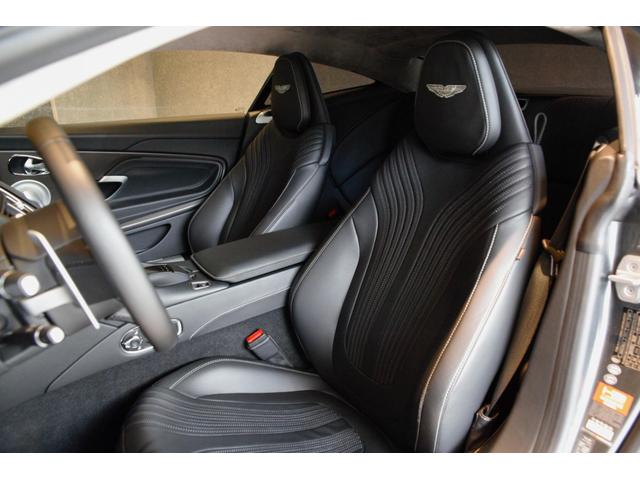 ＤＢ１１ ５．２Ｌ　左ハンドル　カーボンファイバーインテリアトリムパック　Ｂ＆Ｏ　ヘッドレスト刺繍　ネクサスキルティング　アイボリーアルカンターラルーフライニング　エクステリアブラックパック　ユニオンフラッグバッジ（17枚目）