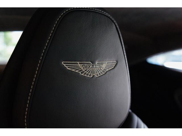 ＤＢ１１ ５．２Ｌ　左ハンドル　カーボンファイバーインテリアトリムパック　Ｂ＆Ｏ　ヘッドレスト刺繍　ネクサスキルティング　アイボリーアルカンターラルーフライニング　エクステリアブラックパック　ユニオンフラッグバッジ（18枚目）