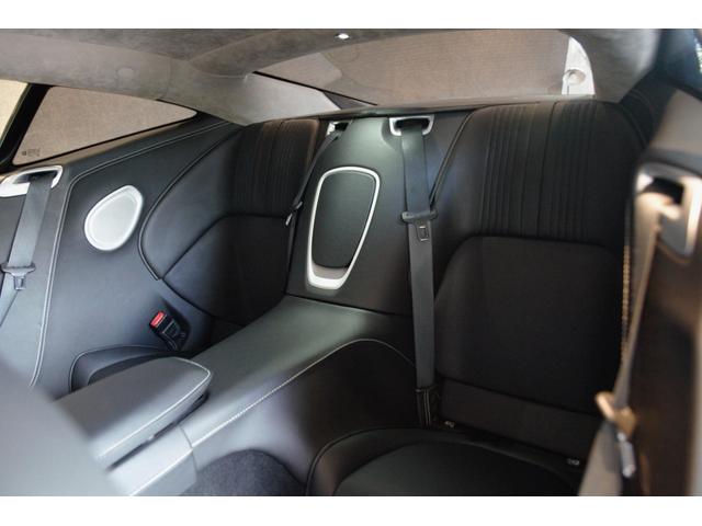 ＤＢ１１ ５．２Ｌ　左ハンドル　カーボンファイバーインテリアトリムパック　Ｂ＆Ｏ　ヘッドレスト刺繍　ネクサスキルティング　アイボリーアルカンターラルーフライニング　エクステリアブラックパック　ユニオンフラッグバッジ（20枚目）