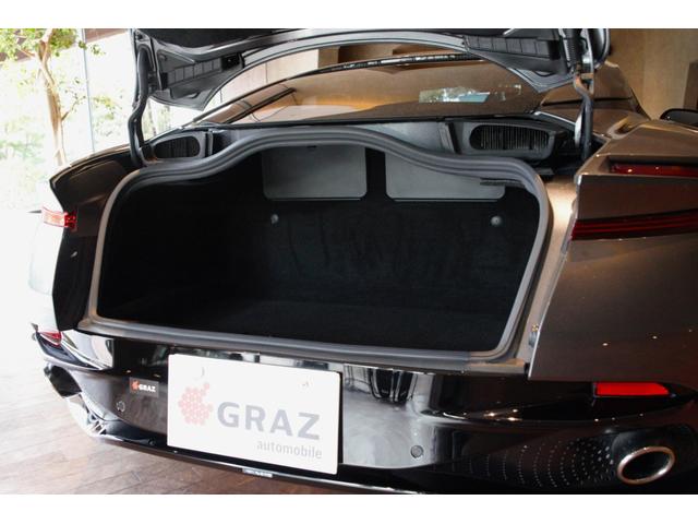 ＤＢ１１ ５．２Ｌ　左ハンドル　カーボンファイバーインテリアトリムパック　Ｂ＆Ｏ　ヘッドレスト刺繍　ネクサスキルティング　アイボリーアルカンターラルーフライニング　エクステリアブラックパック　ユニオンフラッグバッジ（21枚目）