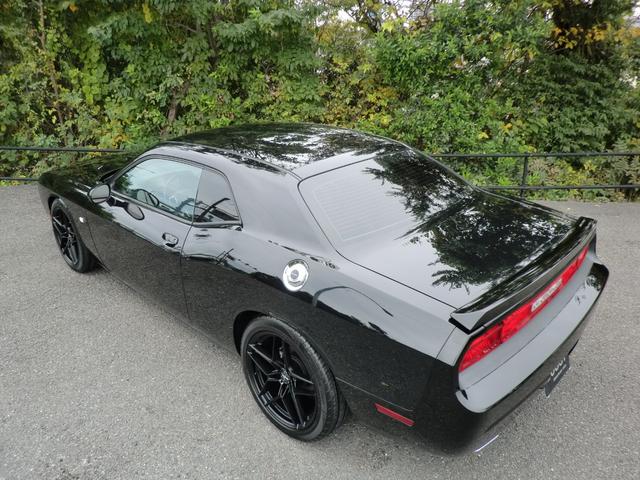 ダッジ・チャレンジャー 　２０１３年式　２０アルミホイール　ブラックレザーシート　パワーシート　キーレスエントリー　ＥＴＣ（4枚目）