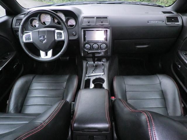 ダッジ・チャレンジャー 　２０１３年式　２０アルミホイール　ブラックレザーシート　パワーシート　キーレスエントリー　ＥＴＣ（6枚目）