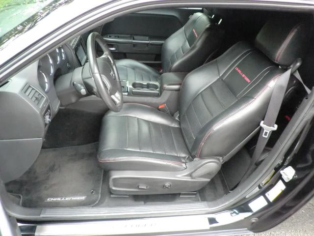 ダッジ・チャレンジャー 　２０１３年式　２０アルミホイール　ブラックレザーシート　パワーシート　キーレスエントリー　ＥＴＣ（7枚目）