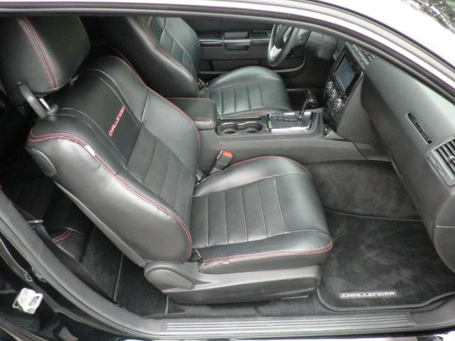 ダッジ・チャレンジャー 　２０１３年式　２０アルミホイール　ブラックレザーシート　パワーシート　キーレスエントリー　ＥＴＣ（8枚目）