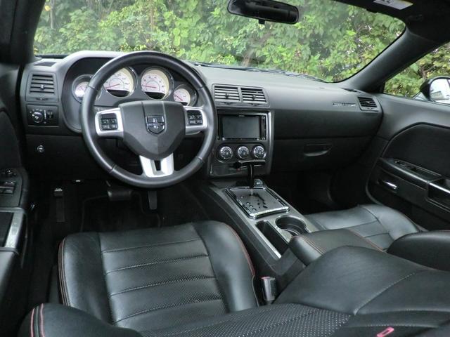 ダッジ・チャレンジャー 　２０１３年式　２０アルミホイール　ブラックレザーシート　パワーシート　キーレスエントリー　ＥＴＣ（18枚目）